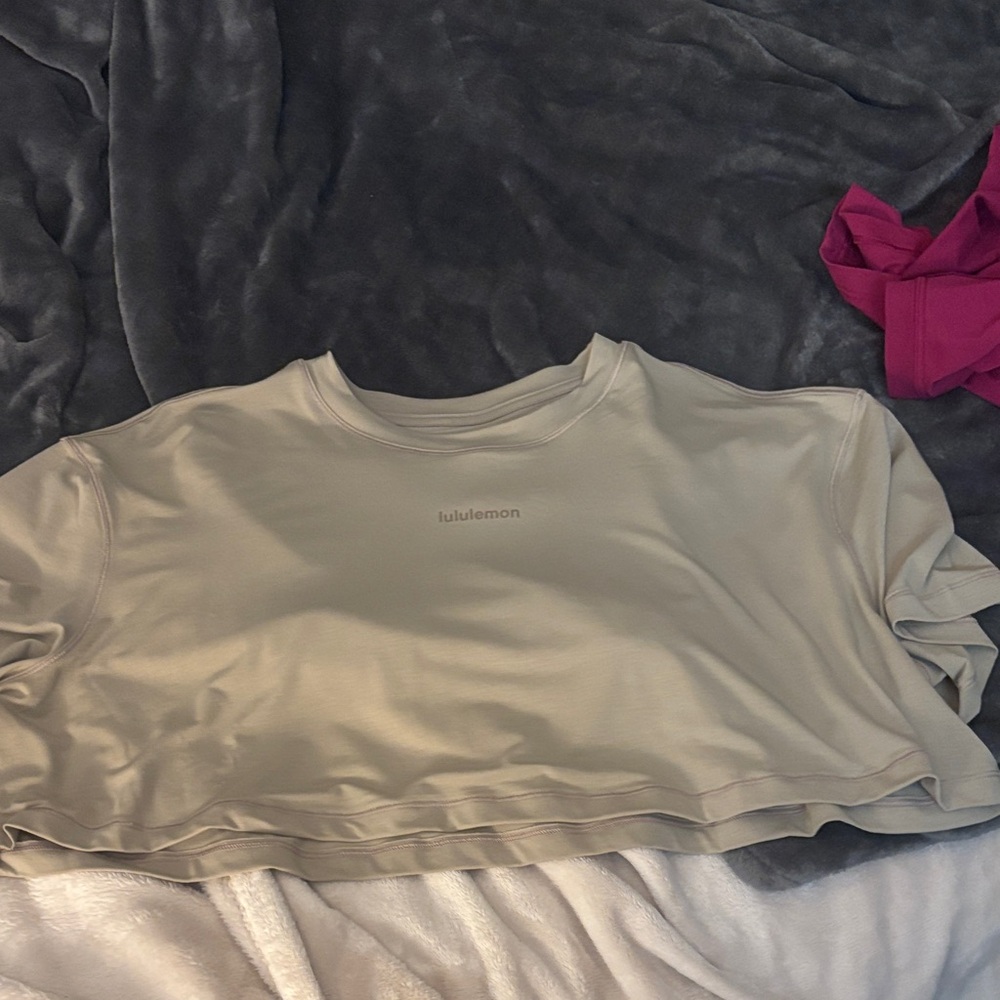 lululemon super cropped soft jersey graphic tee